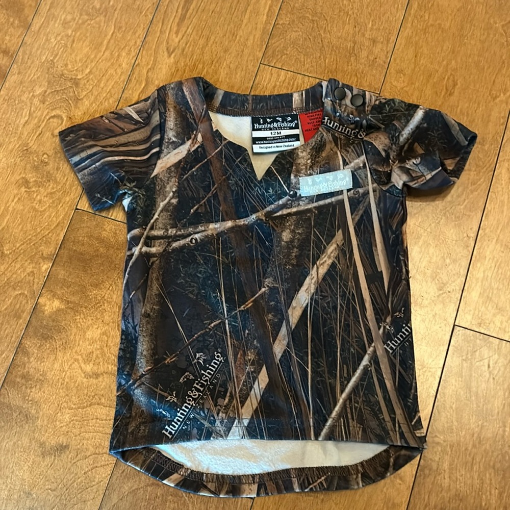 Hunting & Fishing baby t shirt size 12 months
